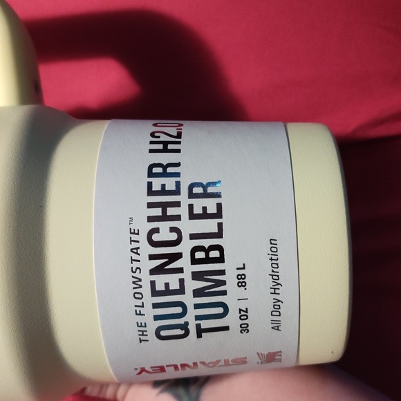 Stanley Lemon Quencher H2.0 Tumbler with Handle - Picture 5 of 5